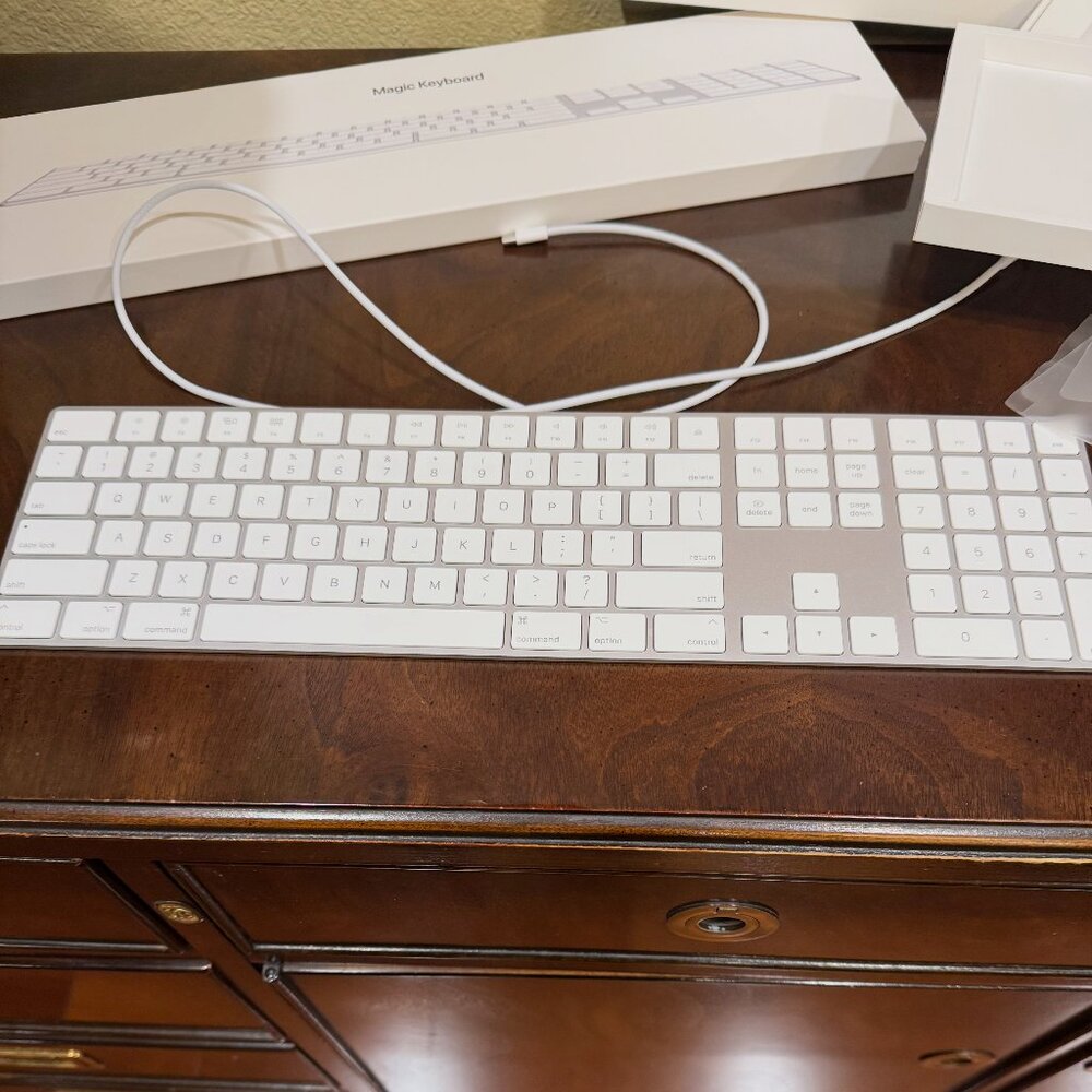 Apple Magic Keyboard with Numeric Keypad: Wireless, Bluetooth, Rechargeable.